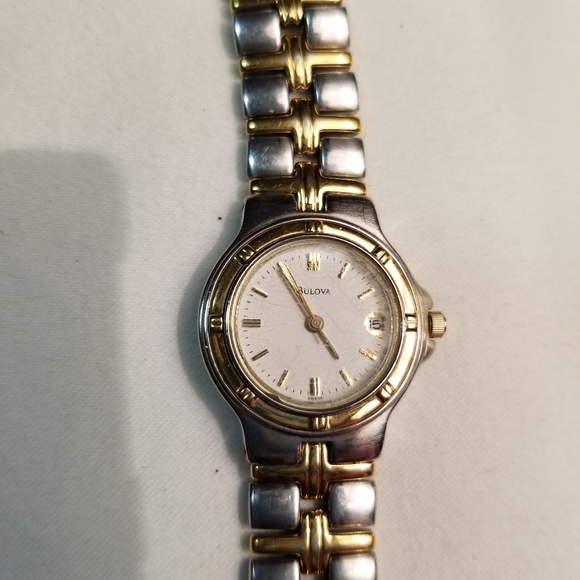 Bulova women's watch - Picture 2 of 3